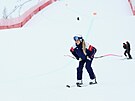 Lindsey Vonnová p�i inspekci trat� p�ed tréninkem na olympijský sjezd. (6....