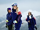Lindsey Vonnová p�i inspekci trat� p�ed tréninkem na olympijský sjezd. (6....
