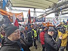 Stovky odborá�� se se�ly v Ostrav� na mítinku na podporu evropského pr�myslu....