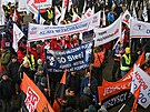 Stovky odborá�� se se�ly v Ostrav� na mítinku na podporu evropského pr�myslu....