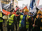 Stovky odborá�� se se�ly v Ostrav� na mítinku na podporu evropského pr�myslu....