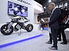 Celá ta dynamika pohybu a ono samo-vyva�ování je dosa�eno skrze AMCES, Active...