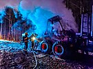 Hasi�i p�i po��ru lesn�ho stroje ve �ternberku museli zasahovat v d�cahc�...