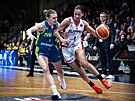 Mariana P�ibylová z USK (vlevo) brání k�ídelnici z Carola Brochantovou.