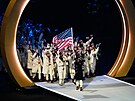 Slavnostní zahájení XXV. zimní olympiády v Itálii. Sportovci USA. (6. února...