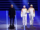 Zp�vák Andrea Bocelli vystupuje b�hem zahajovacího ceremoniálu olympijských...