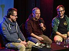 Polsk� spisovatel Adam Miklasz (uprost�ed) na ostravsk�m festivalu Protimluv