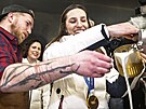 Snowboardistku Zuzanu Mad�rovou, která získala na olympijských hrách v Itálii...