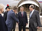 �eský premiér Andrej Babi� (ANO) na leti�ti v �ím�, kde ho p�ivítal �eský...