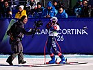 Ameri�anka Jacqueline Wilesová v cíli olympijského sjezdu, pronásleduje ji dron.