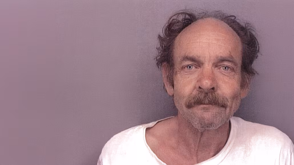 Chameleon Rasmussen. Odhalit, kým vlastn� byl, si vy�adovalo... jednu urputnou...