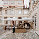 Nov� otev�r� kav�rnu v presti�n�ch prostor�ch pal�ce Savarin v centru Prahy