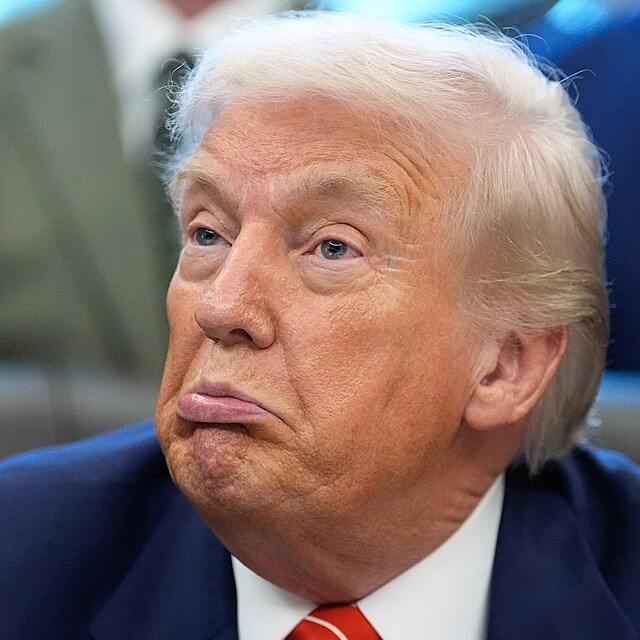 Americk� Sn�movna reprezentant� p�ijala n�vrh z�kona zaji��uj�c� dal�� financov�n� feder�ln� vl�dy. Ukon�ila tak ��ste�n� shutdown. Podpisem to stvrdil prezident Donald Trump. (3. �nora 2026)