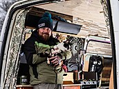 Timothy Knight p�estav�l mikrobus na pojízdný byt.