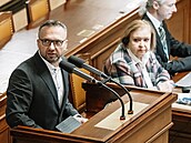 Pokra�uje mimo�ádná sch�ze Sn�movny k hlasování o ned�v��e vlád� premiéra...