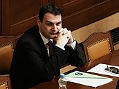 Druhým dnem pokra�uje mimo�ádná sch�ze Sn�movny k hlasování o ned�v��e vlád�...