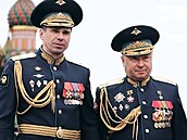 Generálové Anatolij Koncevoj a Vladimir Alexejev (vpravo) se ú�astní vojenské...