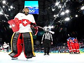 Branká�ka Saskia Maurer ze �výcarska inkasuje v duelu s �eskem.