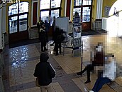 Strá�níci �e�ili poh�e�ovanou �enu, vedle sed�la hledaná dívka