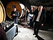 Olomoucký arcibiskup Josef Nuzík po�ehnal novým vín�m, která budou slou�it p�i...