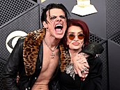 Yungblud a Sharon Osbourne na cenách Grammy (1. února 2026, Los Angeles).