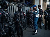 Ve �kole v Jakart� vybuchly bomby, které zde nastra�il sedmnáctiletý p�íznivec...