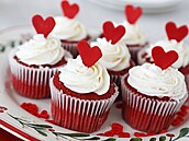 Red velvet Cup Cakes upe�te t�eba na Valentýna. Tento �ervený mou�ník je pro...