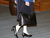 Kabelka japonské premiérky Sanaa Takai�iové se stala módním symbolem. (6....