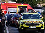 Francouz�tí hasi�i a záchranné slu�by zasahují v blízkosti st�ední �koly La...