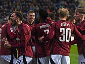 Spar�anská radost ve Zlín�, vlevo Andrew Irving. Posila z Premier League...