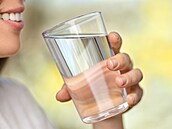 Sklenka vody hned po ránu má blahodárné ú�inky.