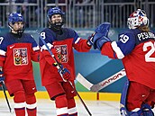 Tereza Pi�t�ková oslavuje sv�j úvodní gól spolu s branká�kou (8. února 2026)