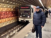 Bývalý ministr zahrani�í Jan Lipavský se vyfotil cestou v pra�ské MHD.