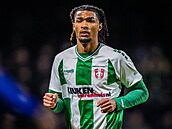 Úto�ník Yannick Eduardo v dresu nizozemského Dordrechtu.