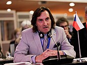 Na p�elomu listopadu a prosince 2025 se poslanec Denis Doksanský (ANO) ú�astnil...