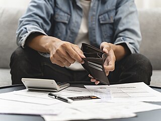 Dlouhé �ekání. Ú�ady práce nestíhají nyní �e�it �ádosti o dávky ve standardních...