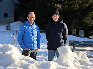 Syn a otec. Matyá� a Luká� Bauerovi.