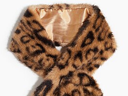 �ála, která p�ipomíná pravou ko�e�inu, se nosí p�es kabát, bl�zu nebo...