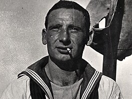 Asi tak do roku 1920 tvo�ila nedílnou sou�ást ponorkových posádek drobná zv��....