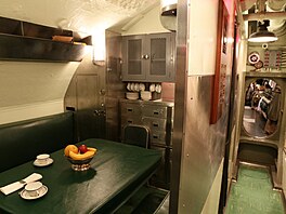 Takto vypadala d�stojnická jídelna na amerických druhovále�ných ponorkách, kdy�...