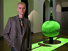 Mladý návrhá� Jan �erný má svou v�bec první výstavu nazvanou Flow State. Na...