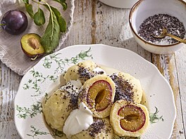 Bramborové �vestkové knedlíky