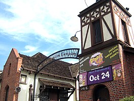 Chaplin Studios: tady nato�il Hugo Haas n�kolik nízkorozpo�tových �bé�kových�...