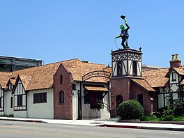 Chaplin Studios pozd�ji Henson studios (The Jim Henson Company): filmové studio...