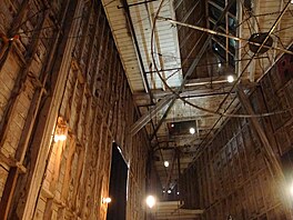 Mack Sennett interiér: na po�átku pomáhaly prosklené st�ny a stropy...