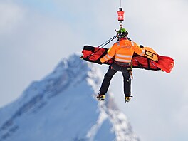 Vrtulník transportuje zran�nou Lindsey Vonnovou do nemocnice. (8. února 2026)