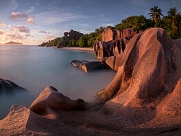 Nejfotografovan�j�í plá� na Seychelách Anse Source d�Argent p�i romantickém...