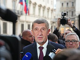 Tisková konference Andreje Babi�e v Itálii. Tam nav�tívil italskou premiérku...