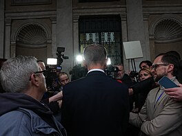 Tisková konference Andreje Babi�e v Itálii. Tam nav�tívil italskou premiérku...