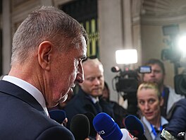 Tisková konference Andreje Babi�e v Itálii. Tam nav�tívil italskou premiérku...